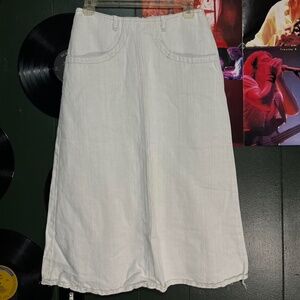 Y2K White denim mid rise midi skirt. Zips in back. Light stretch.  52% Linen